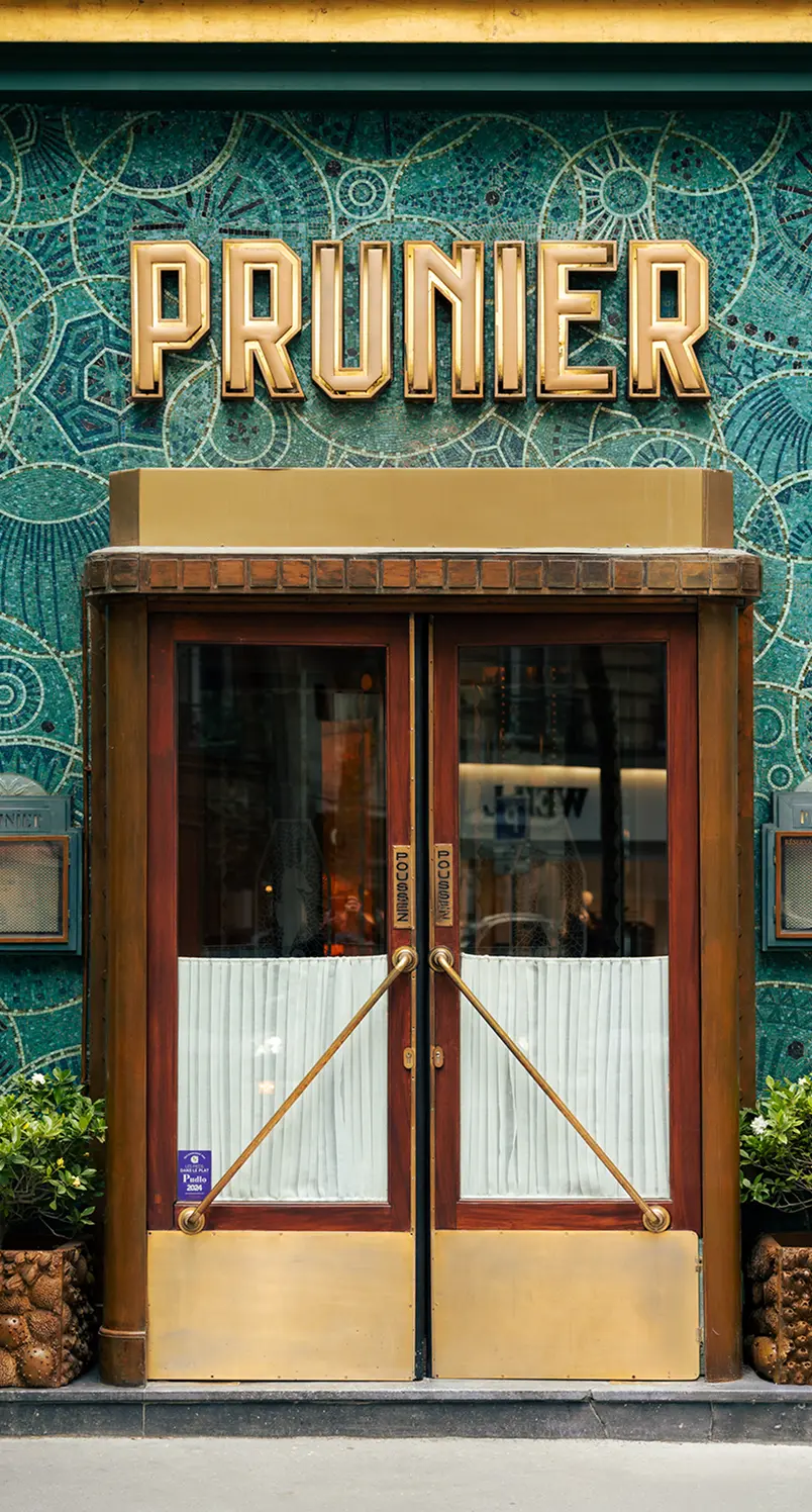 laperouse-holding-3-mobile