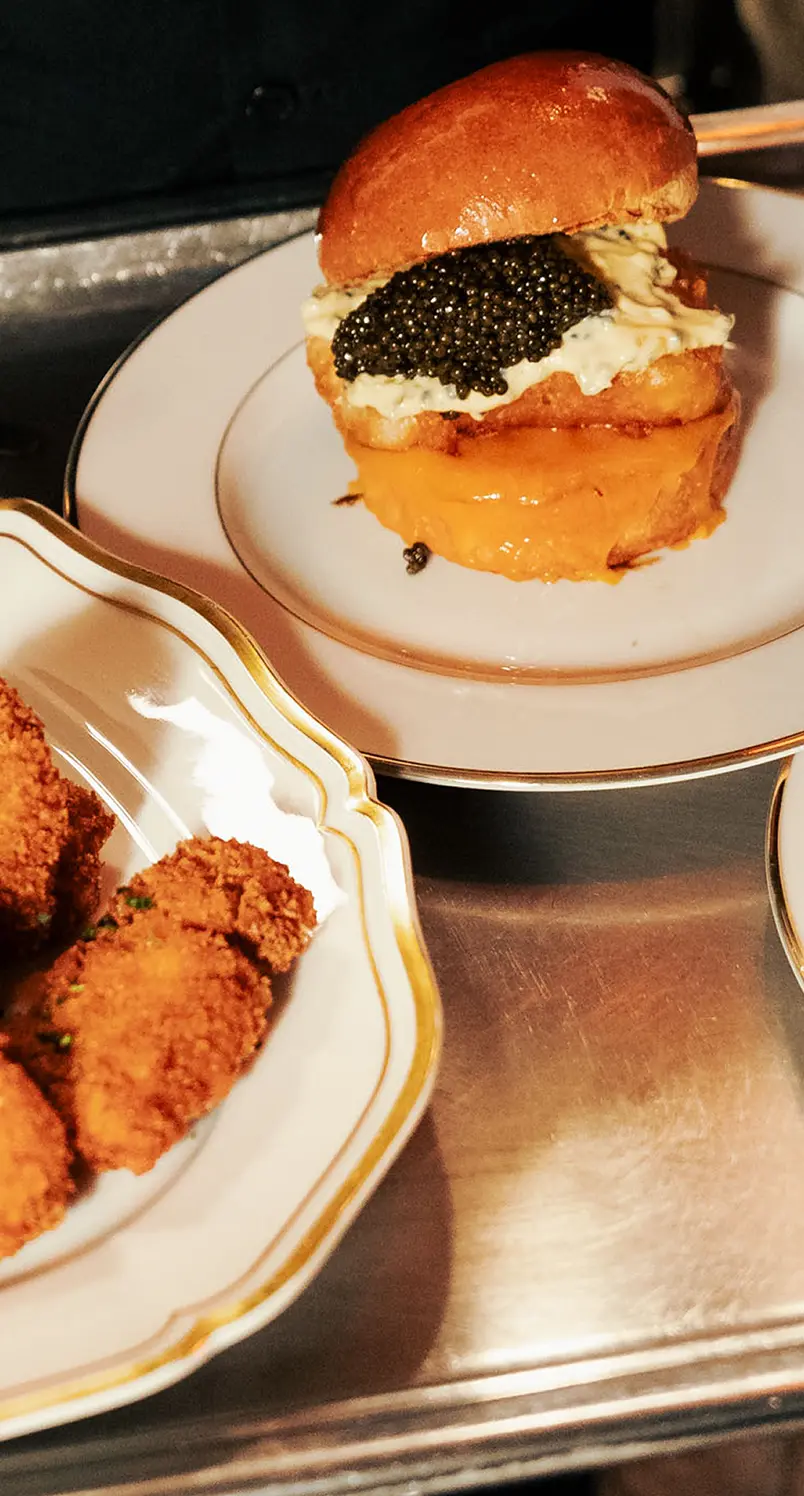 laperouse-holding-5-mobile