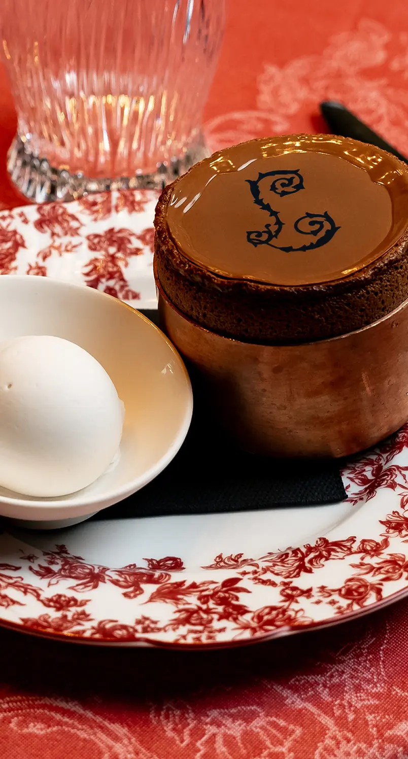 laperouse-holding-6-mobile