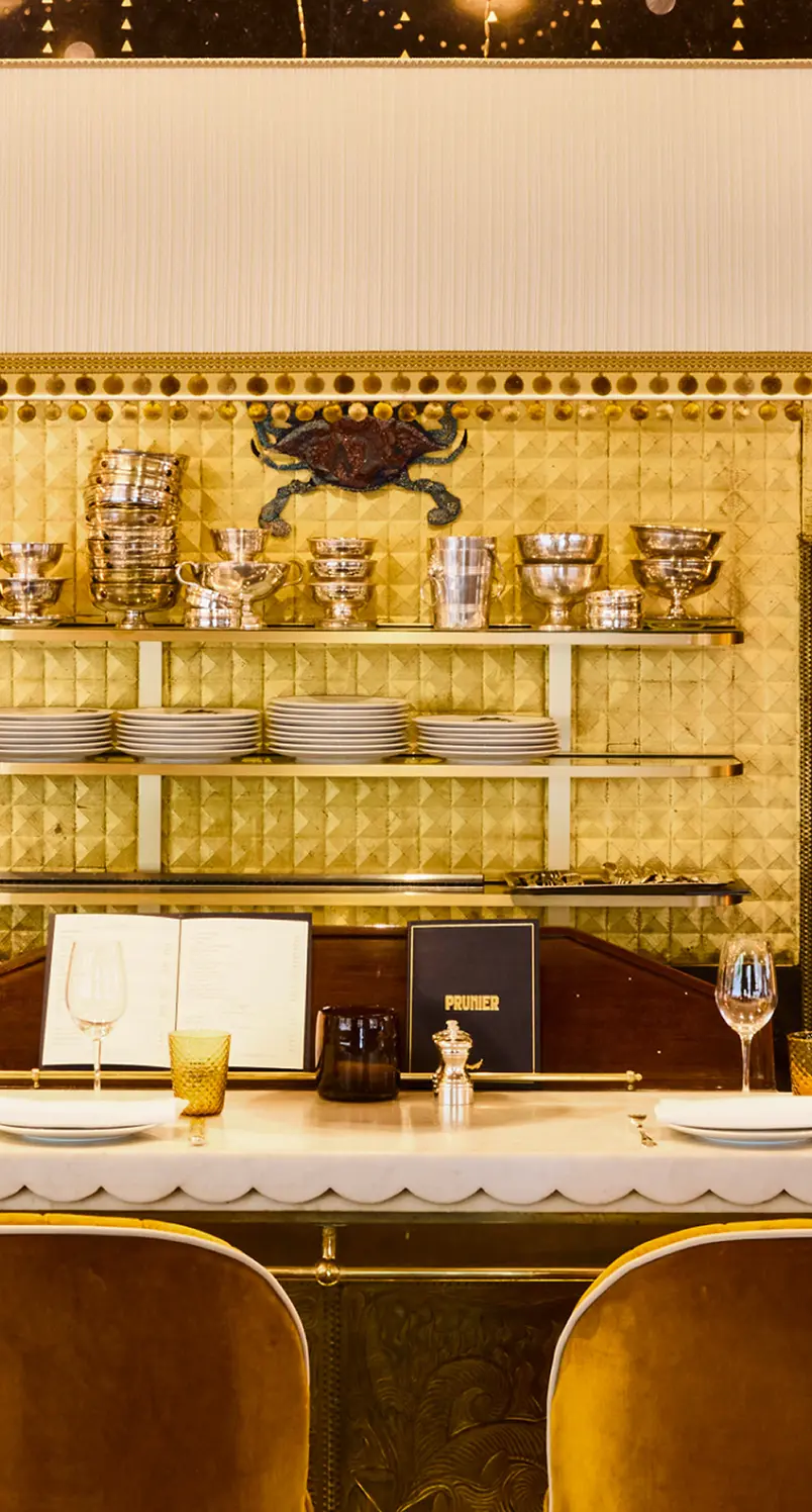 laperouse-holding-7-mobile