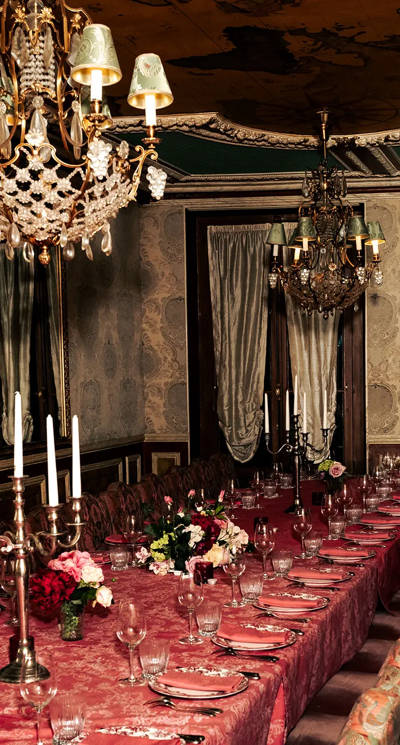 laperouse-holding-8-mobile